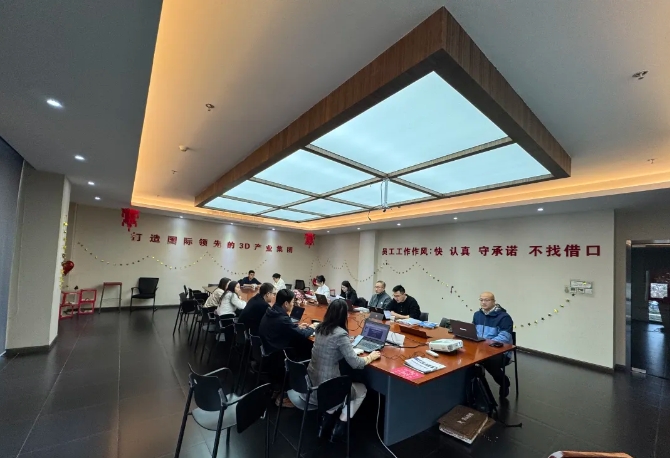 為深入貫徹中共中央、國務(wù)院印發(fā)的《國家標(biāo)準(zhǔn)化發(fā)展綱要》，落實(shí)加快數(shù)字化發(fā)展、建設(shè)數(shù)字中國的戰(zhàn)略部署，和《上海市全面推進(jìn)城市數(shù)字化轉(zhuǎn)型“十四五”規(guī)劃》，推進(jìn)上海城市數(shù)字化轉(zhuǎn)型標(biāo)準(zhǔn)化建設(shè)，數(shù)造科技積極響應(yīng)這一號(hào)召，成為上海市浦東新區(qū)第一批試點(diǎn)數(shù)字化改造企業(yè)之一，并順利通過驗(yàn)收。  圖片  圖片  圖片  圖片  圖為上海市城市數(shù)字化轉(zhuǎn)型工作領(lǐng)導(dǎo)小組部分領(lǐng)導(dǎo)和南匯工業(yè)園區(qū)領(lǐng)導(dǎo)、上海數(shù)造領(lǐng)導(dǎo)班子成員參加數(shù)字化改造驗(yàn)收答辯  圖片  參觀上海數(shù)造大廳的數(shù)字化制造“黑湖小工單”生產(chǎn)工序看板  數(shù)造科技自成立之初，創(chuàng)始人趙毅博士就以“數(shù)造”為企業(yè)命名，蘊(yùn)含數(shù)字化制造和變革的深遠(yuǎn)意義，與此時(shí)政府推進(jìn)聚焦制造業(yè)與數(shù)字化改造深度融合。未來，數(shù)造科技將不斷提升公司智能化、數(shù)字化、信息化改造力度，全面提升公司綜合管理和運(yùn)營(yíng)水平，著力實(shí)現(xiàn)智能制造高質(zhì)量發(fā)展。